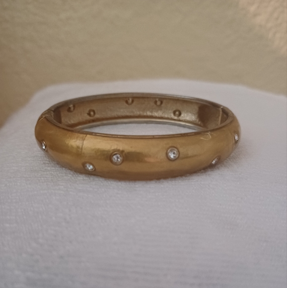 Goldtone & Rhinestone bangle - Picture 1 of 6